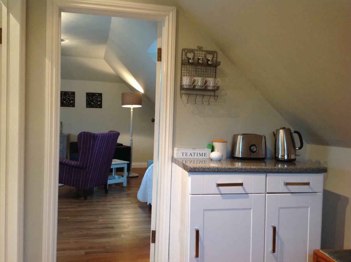 Field Cottage B&B Хейуърдс Хийт Екстериор снимка